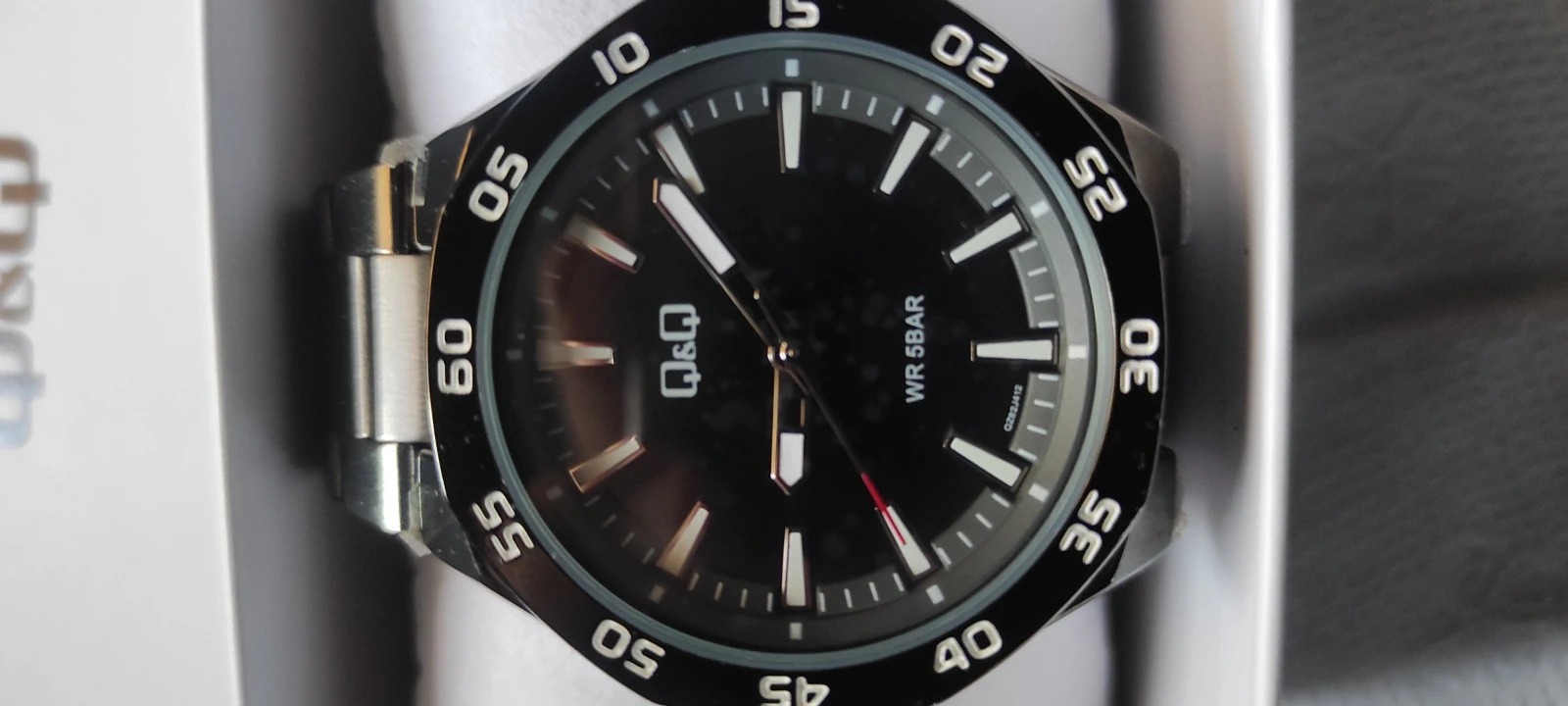 Q&Q Men's Watch with Black Stainless Steel Strap, Waterproof, Anti-Rust, Black