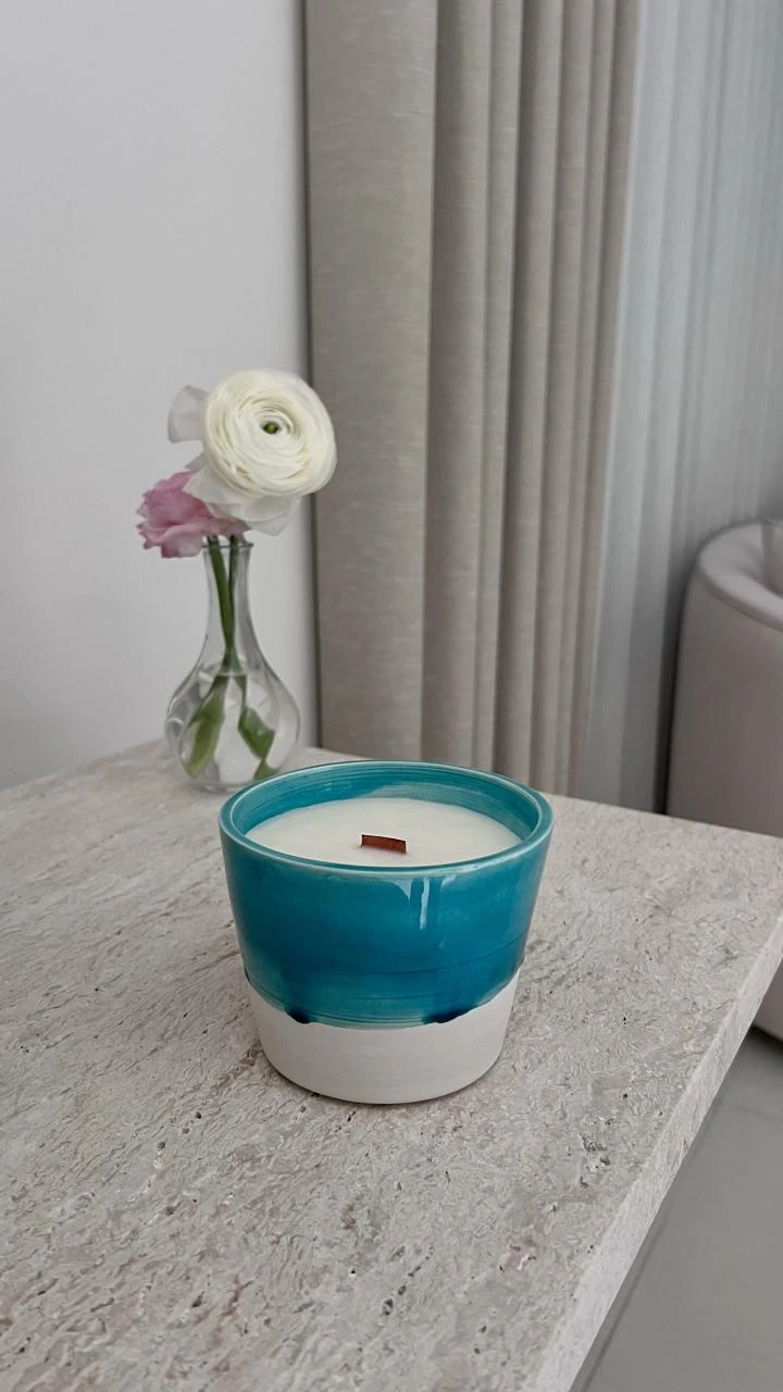 Turquoise Vanilla Dream Candle – Aromatic Elegance (25 JOD Each)