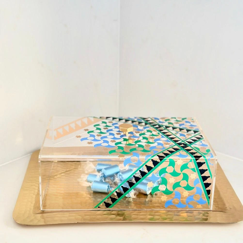 Alicatado Gold-Plated Platter with Clear Cover – Handmade Hammered Tray Inspired