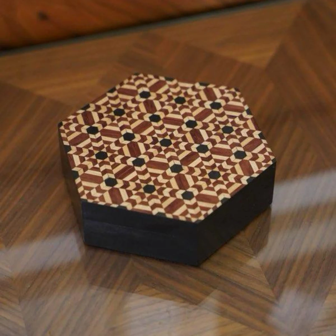 Luxury Wooden Box with Hexagonal “Amay” Mosaic Lid – Handcrafted Contemporary Da
