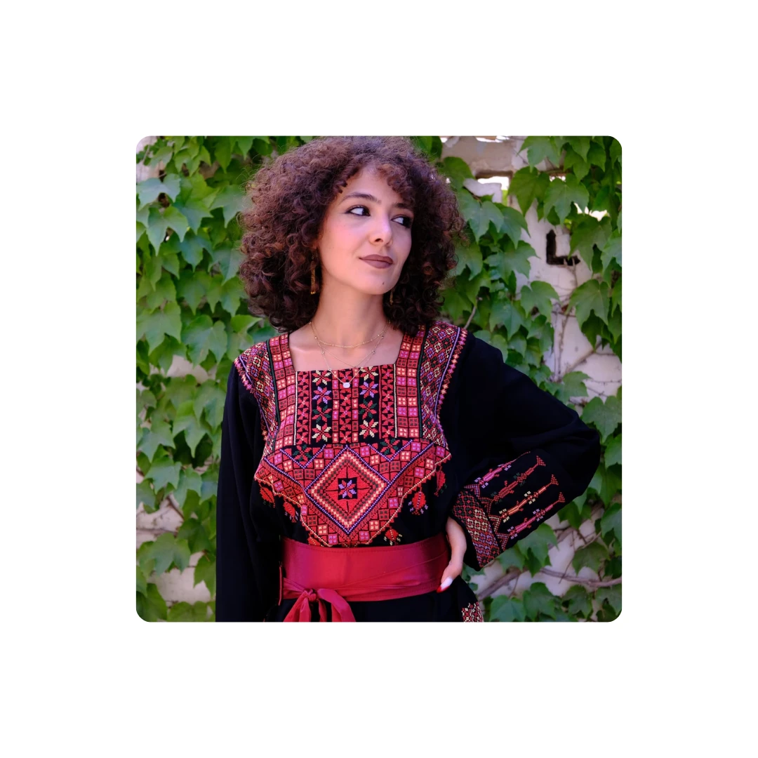 Original Pre-Loved Hand-Embroidered Thobe – Authentic Traditional Design