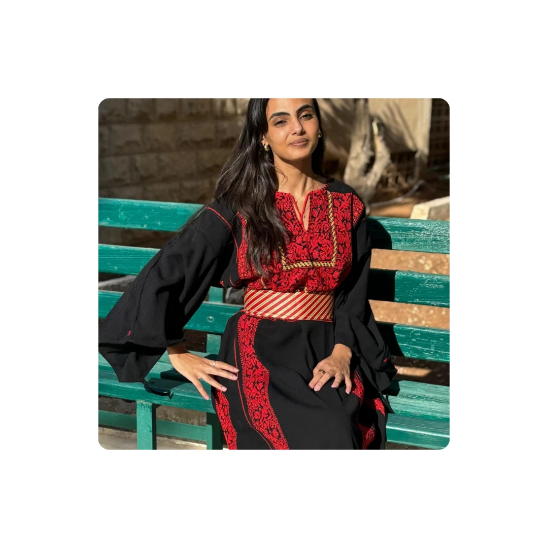 Original Pre-Loved Hand-Embroidered Thobe – Authentic Traditional Design
