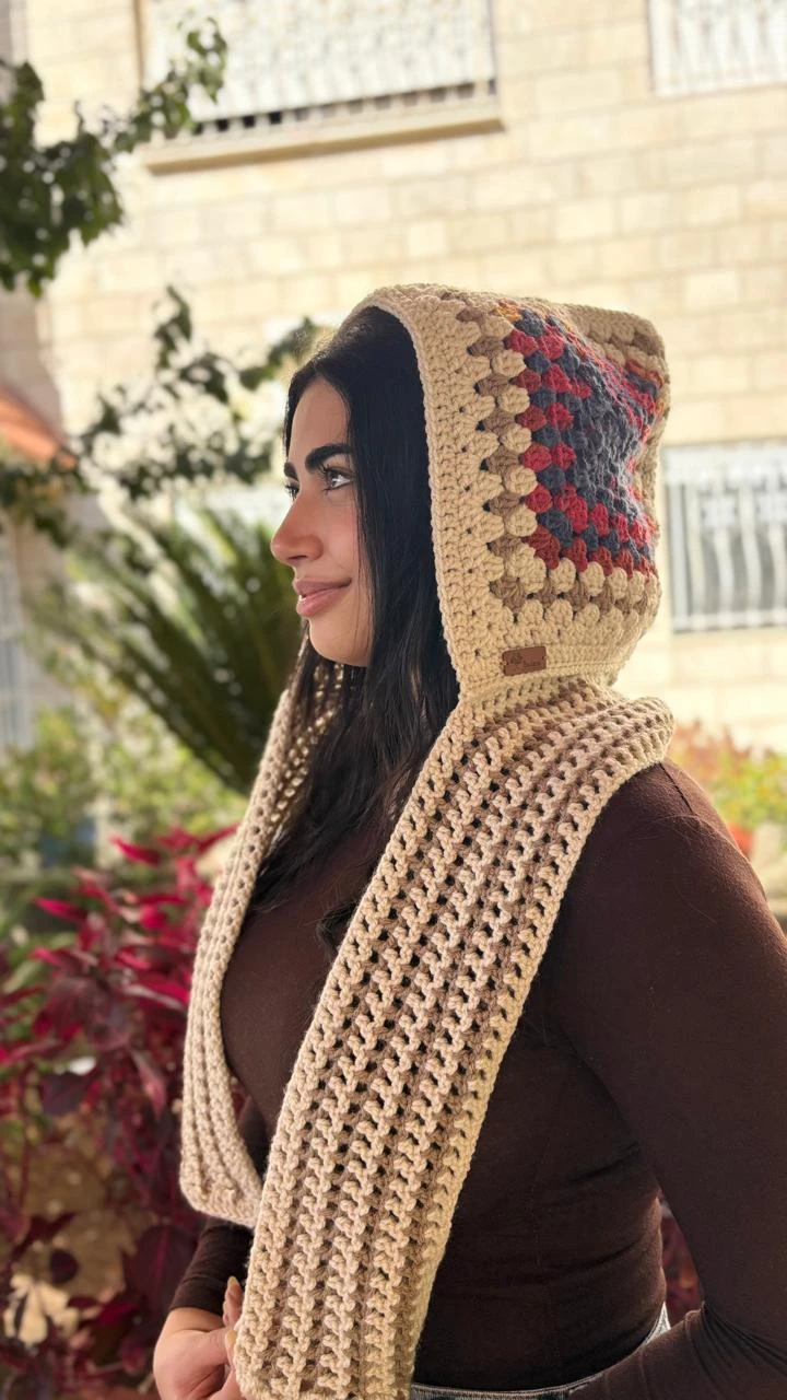 Hooded Scarf in Neutral Tones – Cozy & Whimsical Design