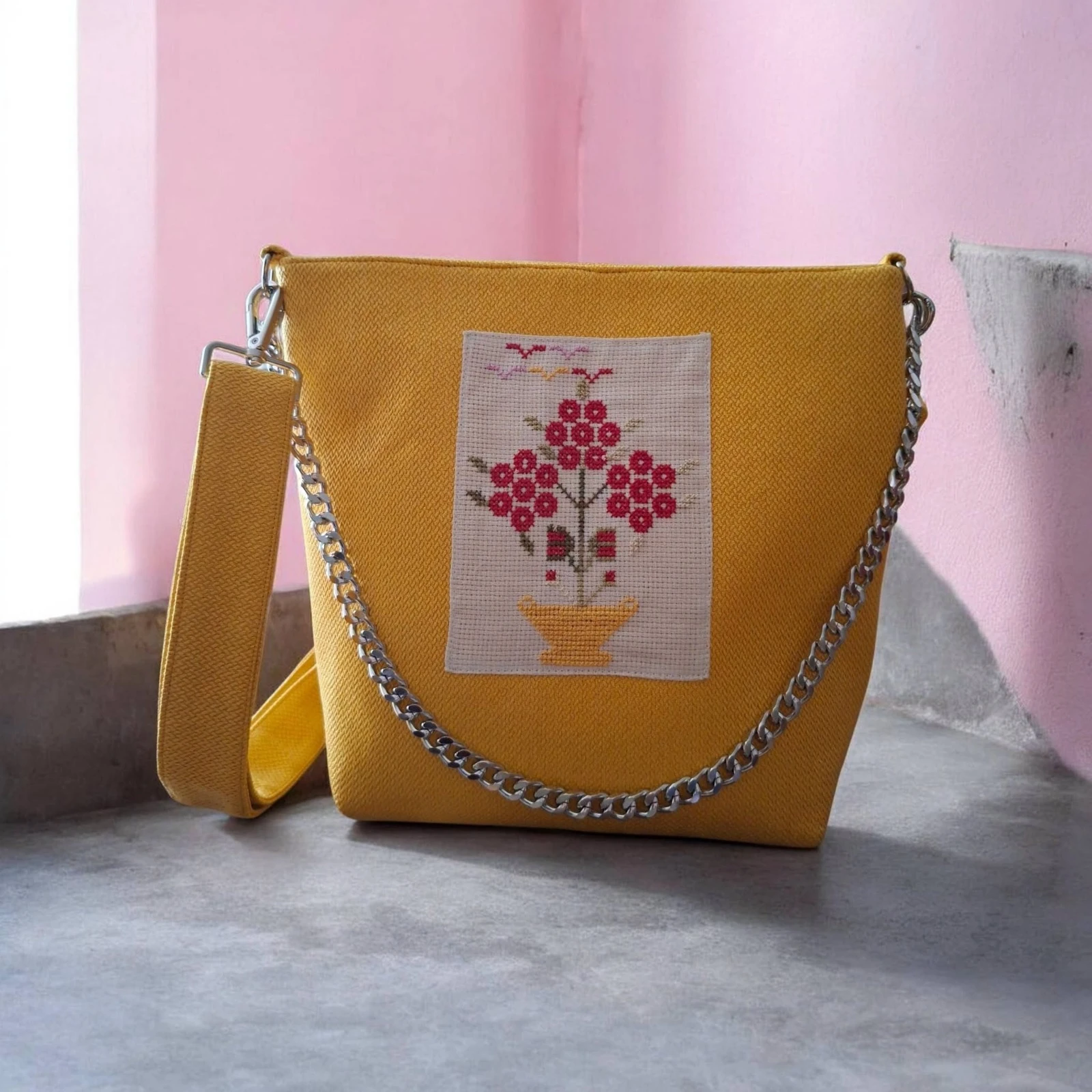 Hand-Embroidered Palestinian Vase Bag – An Artistic Touch from Bethlehem