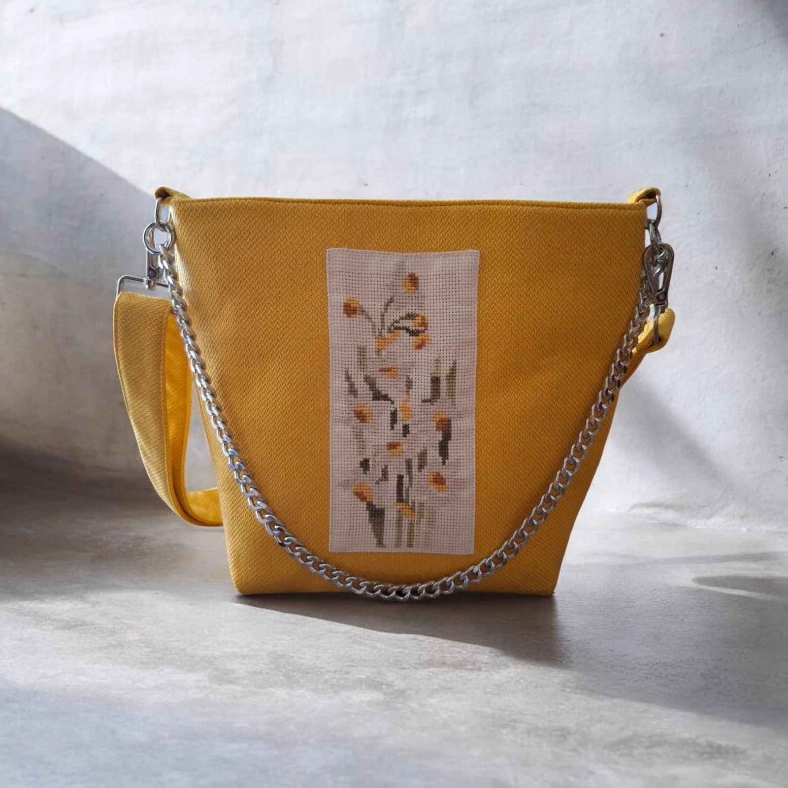 Hand-Embroidered Narcissus Flower Bag – An Artistic Touch from Bethlehem